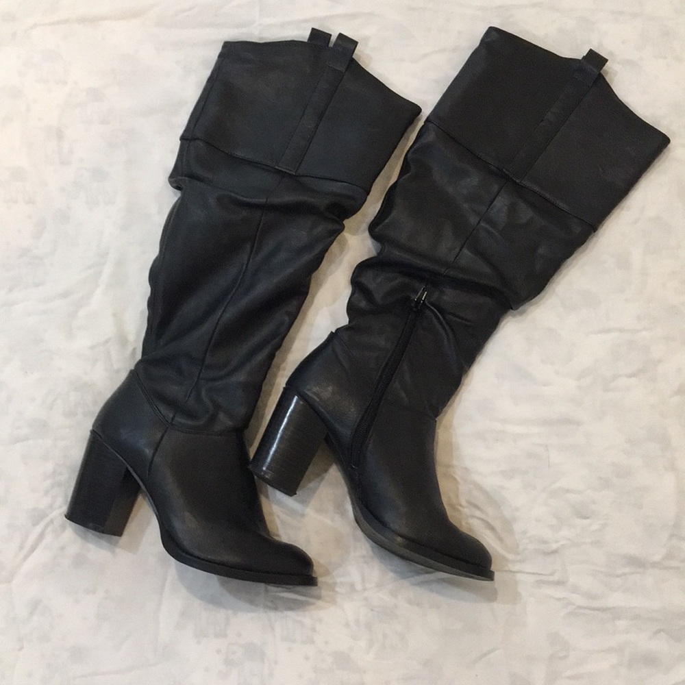 Black boots size 7